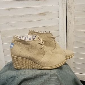 Tan Desert Ankle Bootes